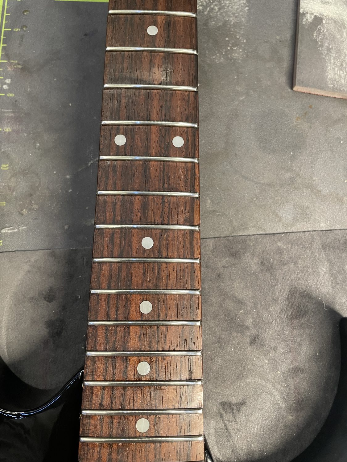 Ibanez RG470 fretboard after fret polish