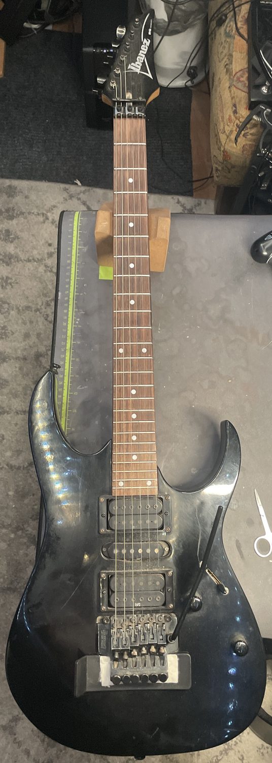 Black 1997 Ibanez RG470 before restoration